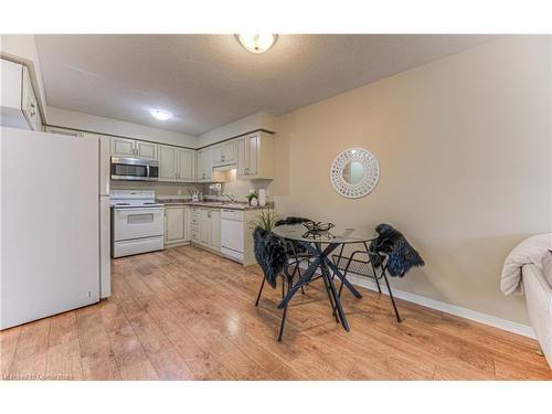 E29-85 Bankside Drive, Kitchener, ON - Indoor Photo Showing Kitchen