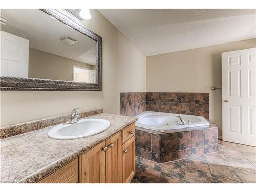 E29-85 Bankside Drive, Kitchener, ON - Indoor Photo Showing Bathroom