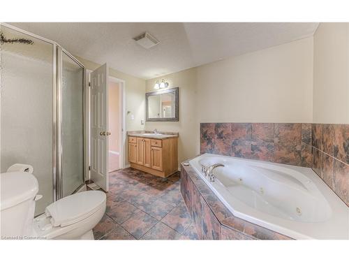 E29-85 Bankside Drive, Kitchener, ON - Indoor Photo Showing Bathroom