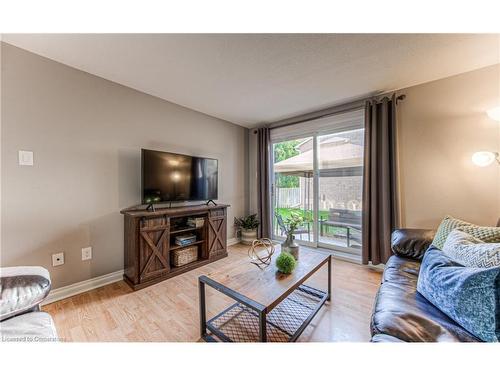 86-65 Glamis Road, Cambridge, ON - Indoor Photo Showing Living Room