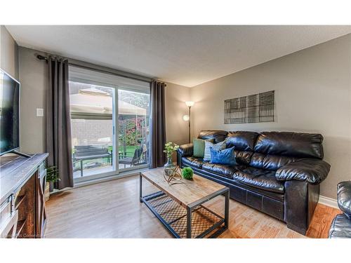 86-65 Glamis Road, Cambridge, ON - Indoor Photo Showing Living Room