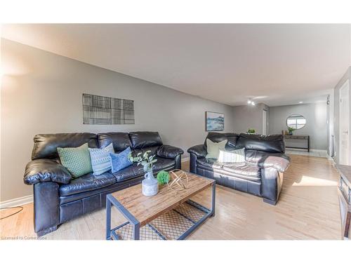 86-65 Glamis Road, Cambridge, ON - Indoor Photo Showing Living Room