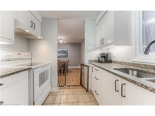 86-65 Glamis Road, Cambridge, ON - Indoor Photo Showing Kitchen