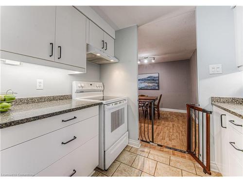 86-65 Glamis Road, Cambridge, ON - Indoor Photo Showing Kitchen