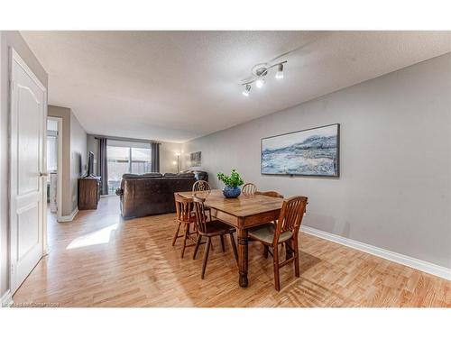 86-65 Glamis Road, Cambridge, ON - Indoor Photo Showing Dining Room