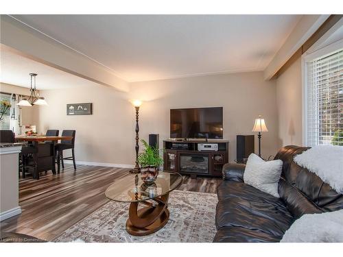 11 Hampton Place, Kitchener, ON - Indoor Photo Showing Living Room