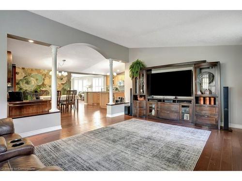 102 Bushmill Circle, Freelton, ON - Indoor Photo Showing Living Room