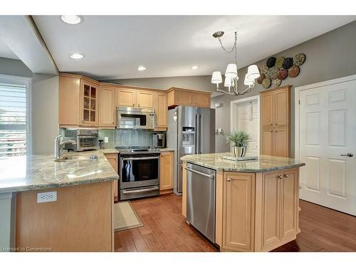 102 Bushmill Circle, Freelton, ON - Indoor Photo Showing Kitchen