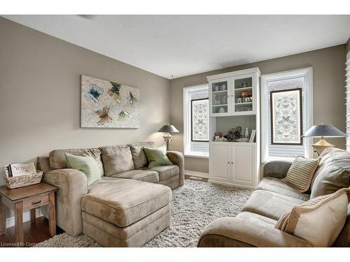 102 Bushmill Circle, Freelton, ON - Indoor Photo Showing Living Room