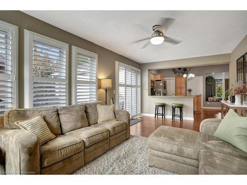 102 Bushmill Circle, Freelton, ON - Indoor Photo Showing Living Room