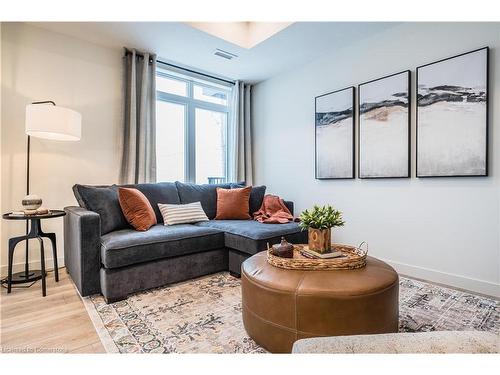 A4-405 Myers Road, Cambridge, ON - Indoor Photo Showing Living Room