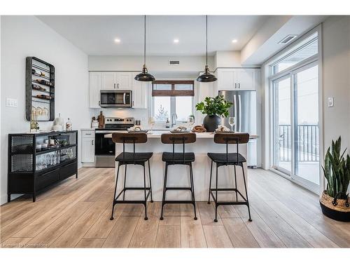 A4-405 Myers Road, Cambridge, ON - Indoor Photo Showing Kitchen With Upgraded Kitchen