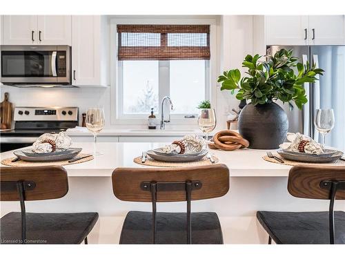 A4-405 Myers Road, Cambridge, ON - Indoor Photo Showing Kitchen With Upgraded Kitchen