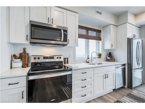 A4-405 Myers Road, Cambridge, ON - Indoor Photo Showing Kitchen