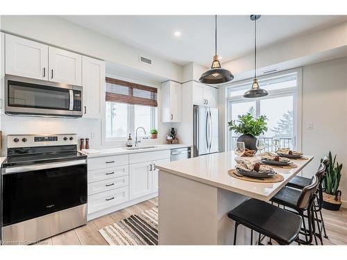 A4-405 Myers Road, Cambridge, ON - Indoor Photo Showing Kitchen With Upgraded Kitchen