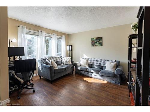 58 Breckenridge Drive, Kitchener, ON - Indoor Photo Showing Living Room