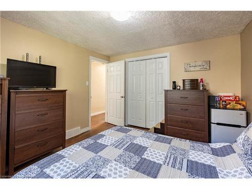 58 Breckenridge Drive, Kitchener, ON - Indoor Photo Showing Bedroom