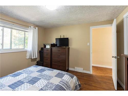 58 Breckenridge Drive, Kitchener, ON - Indoor Photo Showing Bedroom