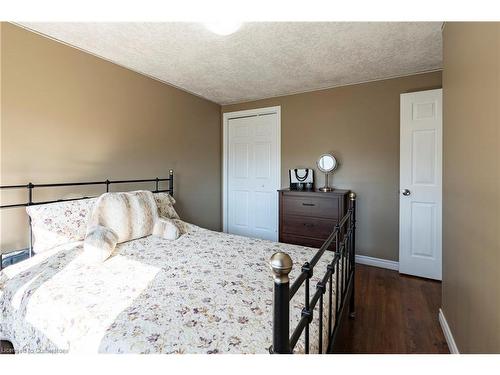 58 Breckenridge Drive, Kitchener, ON - Indoor Photo Showing Bedroom