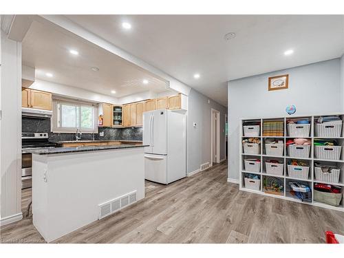 228 Ingleside Place, Kitchener, ON - Indoor Photo Showing Kitchen