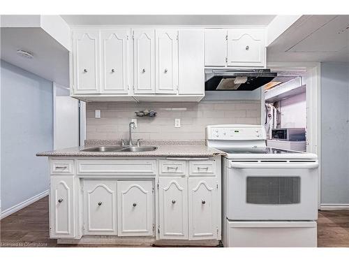 228 Ingleside Place, Kitchener, ON - Indoor Photo Showing Kitchen With Double Sink