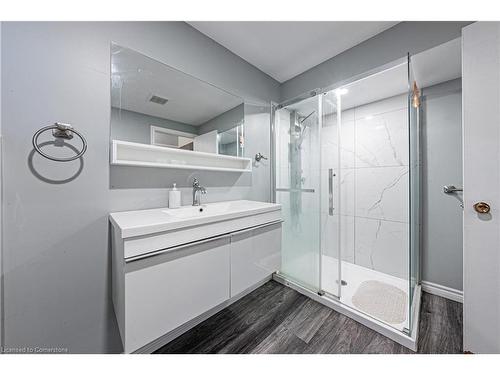 228 Ingleside Place, Kitchener, ON - Indoor Photo Showing Bathroom