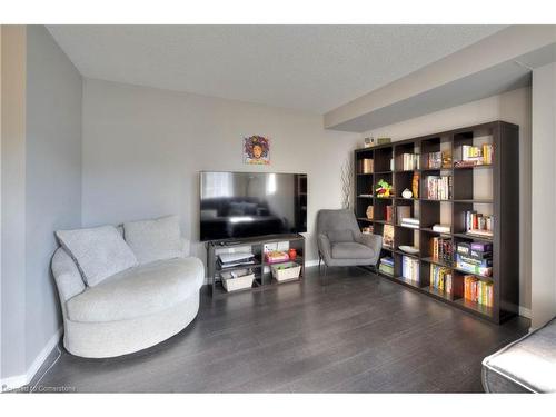 2C-931 Glasgow Street, Kitchener, ON - Indoor Photo Showing Living Room