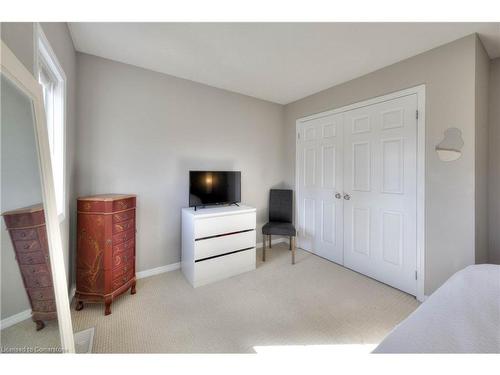 2C-931 Glasgow Street, Kitchener, ON - Indoor Photo Showing Bedroom