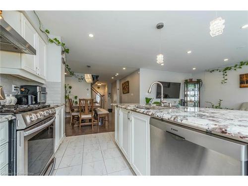 310 Jean Landing, Milton, ON - Indoor Photo Showing Kitchen With Upgraded Kitchen