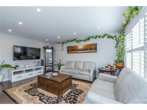 310 Jean Landing, Milton, ON - Indoor Photo Showing Living Room