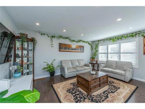 310 Jean Landing, Milton, ON - Indoor Photo Showing Living Room