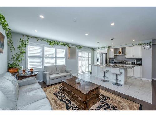 310 Jean Landing, Milton, ON - Indoor Photo Showing Living Room