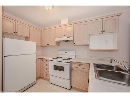 26-50 Midland Drive, Kitchener, ON - Indoor Photo Showing Kitchen With Double Sink