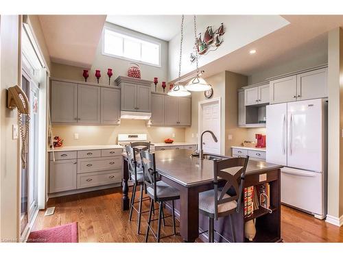 20 Cherry Blossom Lane, St. Thomas, ON - Indoor Photo Showing Kitchen