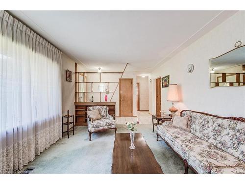 95 Byron Avenue, Kitchener, ON - Indoor Photo Showing Living Room