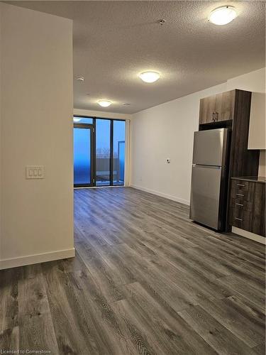 206-1434 Highland Road W, Kitchener, ON - Indoor Photo Showing Kitchen