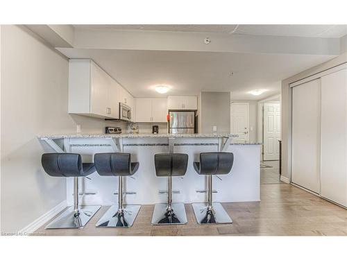 208-155 Commonwealth Street, Kitchener, ON - Indoor Photo Showing Kitchen