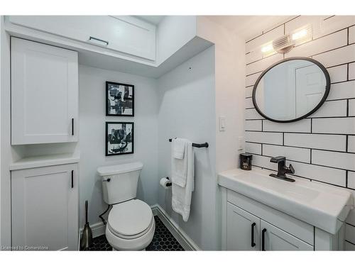 39 Windermere Court, Kitchener, ON - Indoor Photo Showing Bathroom