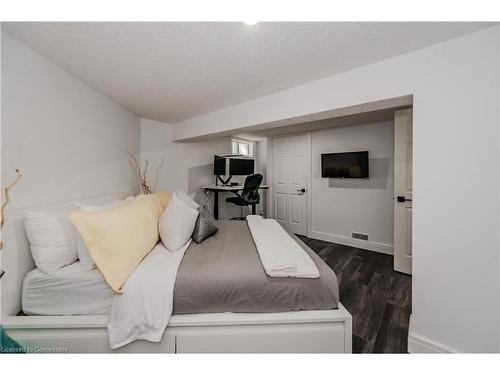 39 Windermere Court, Kitchener, ON - Indoor Photo Showing Bedroom