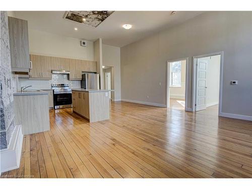 201-65 St Andrews Street, Cambridge, ON - Indoor Photo Showing Kitchen