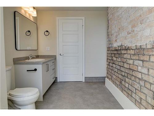 201-65 St Andrews Street, Cambridge, ON - Indoor Photo Showing Bathroom