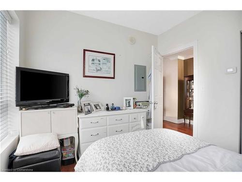 302-170 Water Street N, Cambridge, ON - Indoor Photo Showing Bedroom