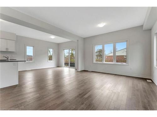 109 Ballantyne Avenue, Atwood, ON - Indoor Photo Showing Living Room