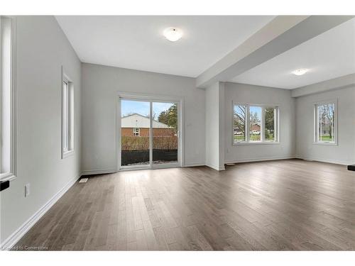 109 Ballantyne Avenue, Atwood, ON - Indoor Photo Showing Living Room