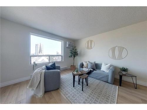 503-64 Benton Street, Kitchener, ON - Indoor Photo Showing Living Room