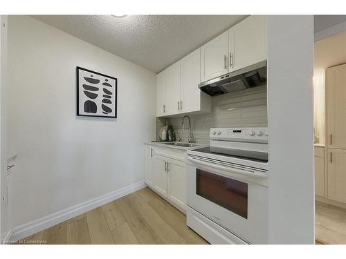 503-64 Benton Street, Kitchener, ON - Indoor Photo Showing Kitchen