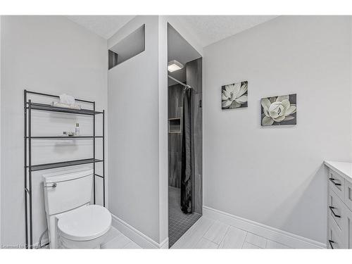 16 Tindall Crescent, Grand Valley, ON - Indoor Photo Showing Bathroom