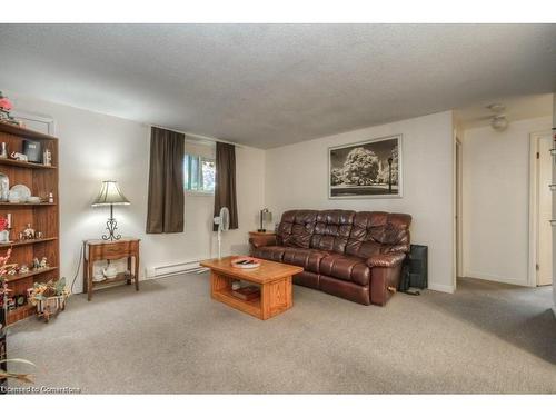 601-565 Greenfield Avenue, Kitchener, ON - Indoor Photo Showing Living Room