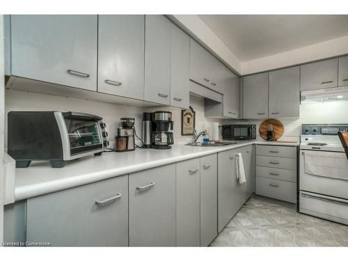 601-565 Greenfield Avenue, Kitchener, ON - Indoor Photo Showing Kitchen With Double Sink