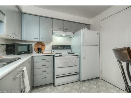 601-565 Greenfield Avenue, Kitchener, ON - Indoor Photo Showing Kitchen